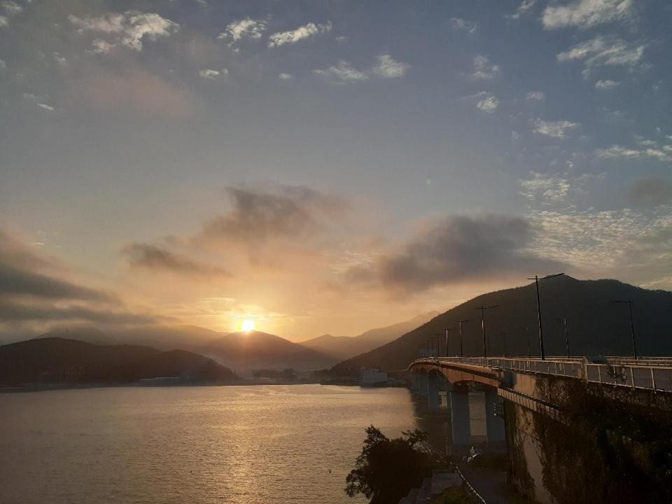 Tongyeong Bridge Hotel Exterior photo